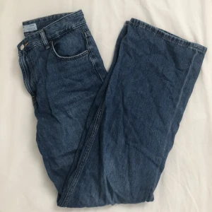 90’s Wide Bershka Jeans - Endast använda en gång. Köpta för 359kr från Zalando. Säljer för 100kr. Skriv vid frågor och tryck gärna på köp nu! 😊(Pris går att diskuteras)