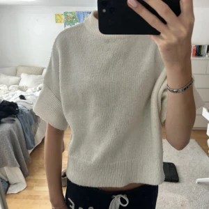 Trekvartsärmad stickad tröja - Stickad tröja med Trekvartsärm! 