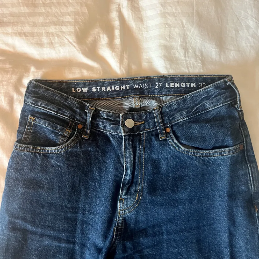Säljer mina lågmidjade jeans då dom inte passar längre, nyskick Nypris 600 kr. Jeans & Byxor.