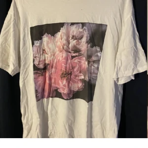 Tshirt - Blomtryck 