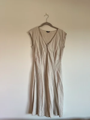 Linneklänning - Linneklänning från märket kello. Storlek 38. Använd ett fåtal gånger