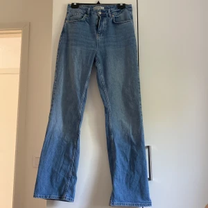 Blåjeans - Lite vidare blåjeans