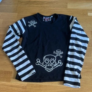 Cool tröja - Så cool tröja i stl M/L sitter dock bra på mig som vanligtvis är xs/s 100kr + frakt