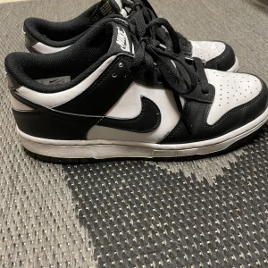 Dunk low panda - Ett par dunk low pandas i ganska bra skick, användes under en kortare period