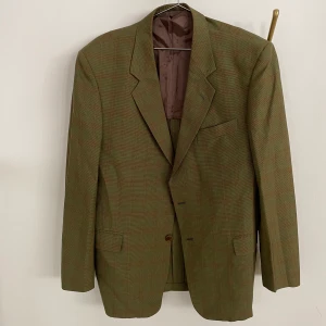 Rutig blazer - Fin oversize mörkgrön blazer. Gott skick! Köpt second-hand