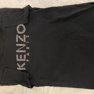 KENZO T-shirt - Säljer denna sköna t-shirt i storlek XS. Använt några gånger och tvättar självklart innan leverans