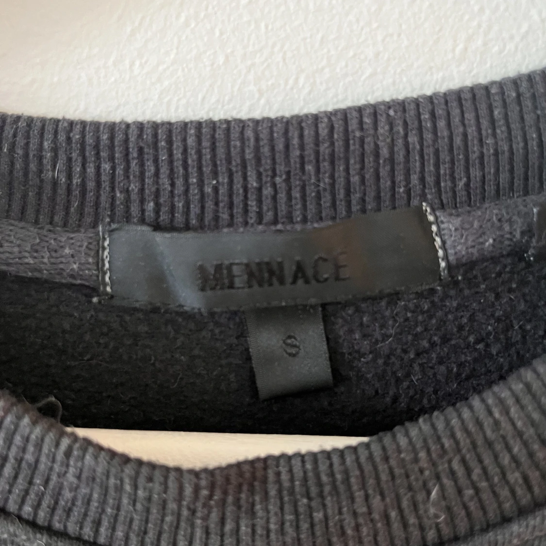 Svart sweatshirt med tryck - 91