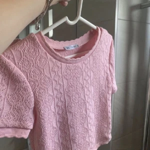Topp från zara  - Supergullig topp ifrån zara, jättefint skick!