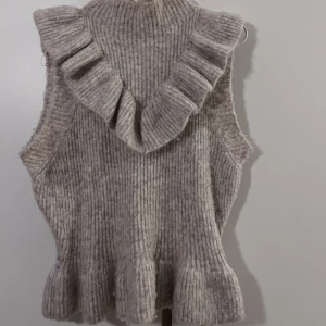 Stickad topp - Lite ljusare än vad det ser ut på På bilden, använd endast 1 gång