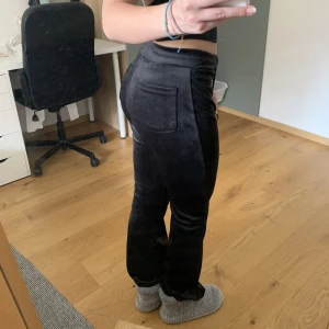 Velvet byxor  - Juicy couture dooop från Gina i strl xs🩷🩷🩷