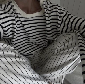 Randig zara tröja - Säljer denna ursnygga tröja eftersom jag har flera liknande❤️