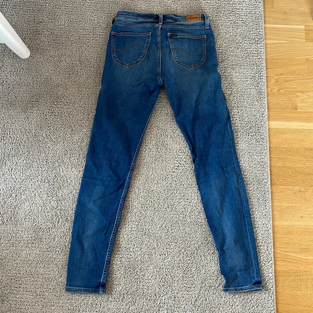 Skinny jeans. Blå storlek W29 L33. Modell SCARLETT. Jeans & Byxor.