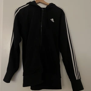 Adidas huvtröja  - Mycket bra skicka