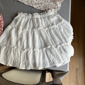 Riktigt gullig sommarkjol - Knappt använd då storleken var i minsta laget för mig. Riktigt fin och skön att ha på sommaren.