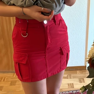 kjol - röd minikjol från bershka❤️köpt i spanien, jättefin och flattering