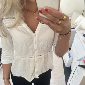 Sommarskjorta - Säljer min urgulliga sommarskjorta som dessvärre är lite liten för mig!☺️