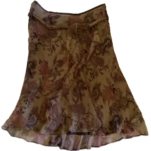 midikjol - söt brun blommig midikjol ⭐️ band att knyta i midjan 