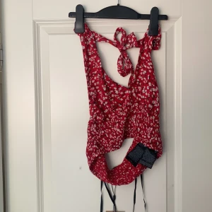 halterneck top  - halterneck topp från vero moda med prislapp kvar ⚡️⚡️