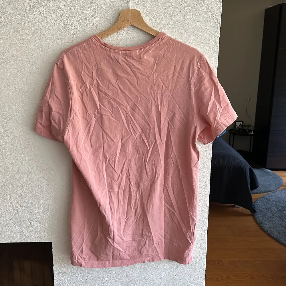 Laxrosa Gstar tisha. Tunn och skön men hyfsat smal i passformen.. T-paidat.