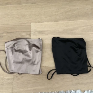 Toppar med knyten - En topp i svart och en topp i guld. Använder ej. Man knyter den i ryggen så den är väldigt justerbar i storlek. XS/S. 150 kr för båda eller 80kr styck