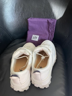 Eytys  - Använt väldig lite … alltså de är som nya 