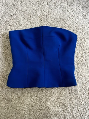 Korsett - Jättefin korsett topp från zara. Använd väldigt lite. Är liten i storleken. Skriv om du har någon fråga!🫧💛