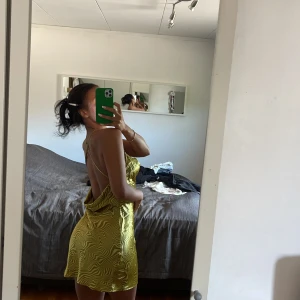 Klänning - Sommarklänning i sating