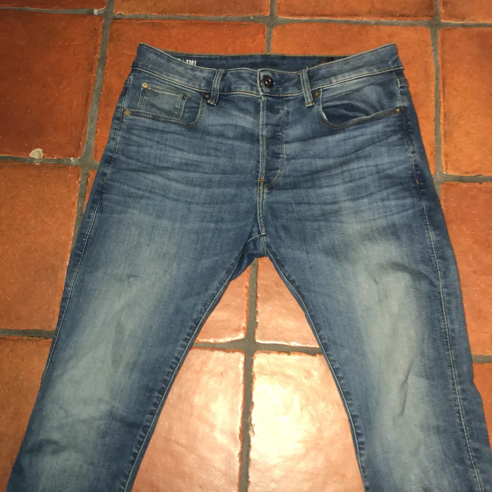 Blåa Gstar jeans  Midja storlek:31 Längd storlek:30  Bra skick. Jeans & Byxor.