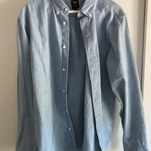 Lee Jeans Skjorta (L) - - Användes 1 gång - Storlek L - Nytvättad - Strykt
