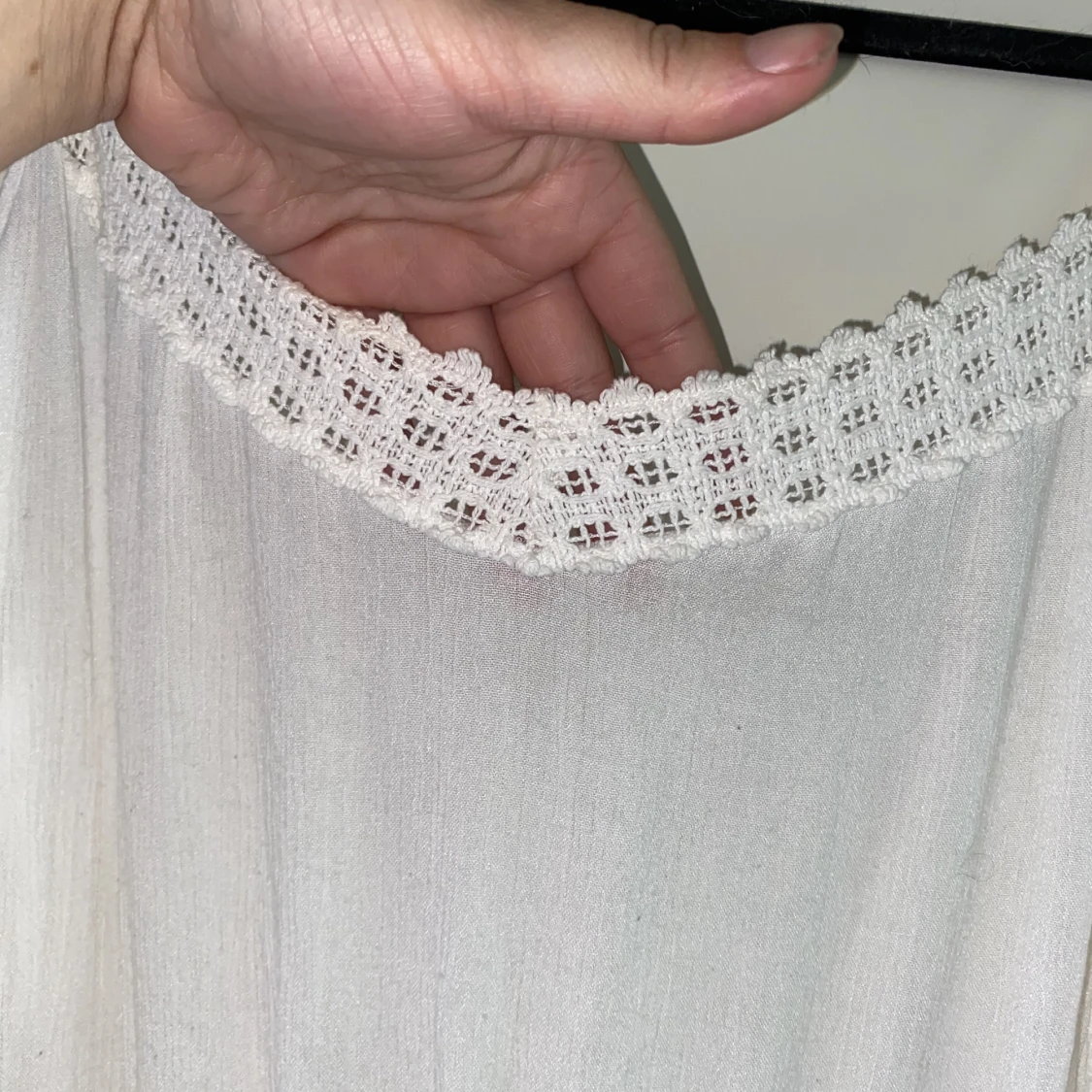 Plausuit med spetsdetaljer - 91