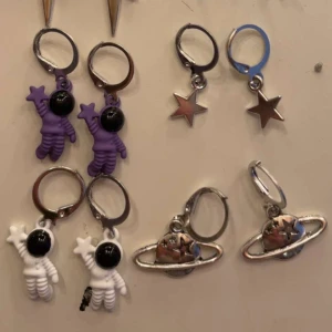 Fina smycken  - Säljer dem här fina smyckena som är helt oanvända🌻 pågrund äv att de är från mitt eget smyckes företag och säljer de för endast 23 kr💍💓