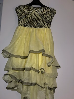 Festklänning xs  - Festklänning använd endast 1 gång 350 plus frakt 