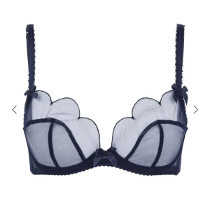 Agent Provocateur Lorna BH - Lorna Bra från Agent Provocateur inköpt på deras hemsida, fint skick. Nypris ca 1400kr + tull och frakt. Storlek uk 34DD
