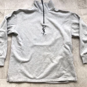 Yves saint Laurent  - Oerhört vacker vintage quarter zip från YSL. Bra skick i storlek S 