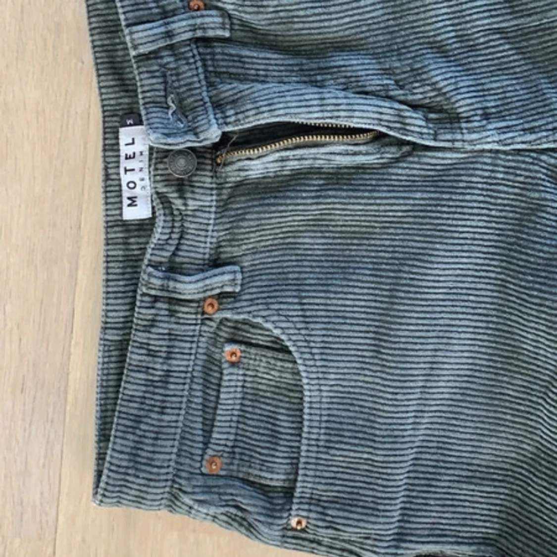 Gröna corduroy-byxor MOTEL ROCKS - 90