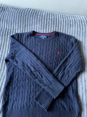 Ralph Lauren sweatshirt - Storlek: L/G (14-16) ca Medium Bra skick, knappt några tecken på användning. Ordinarie pris: 1700 kr