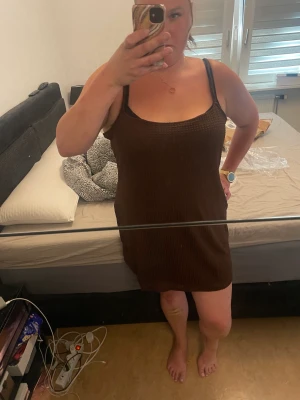 Brun klänning XXL ny - Klänning i mysig brun färg storlek XXL ny med prislapp 