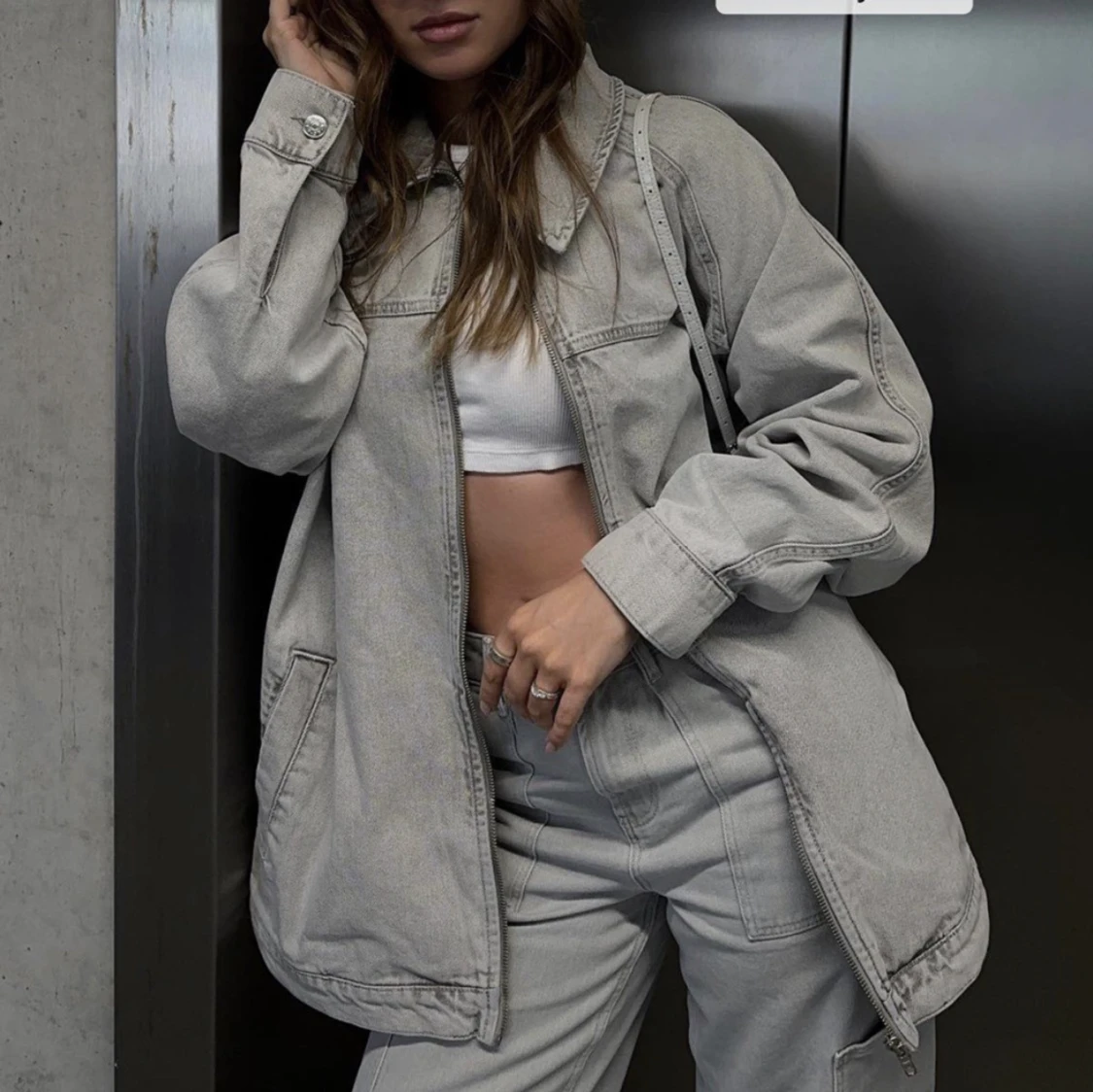 Oversized grå jeansjacka