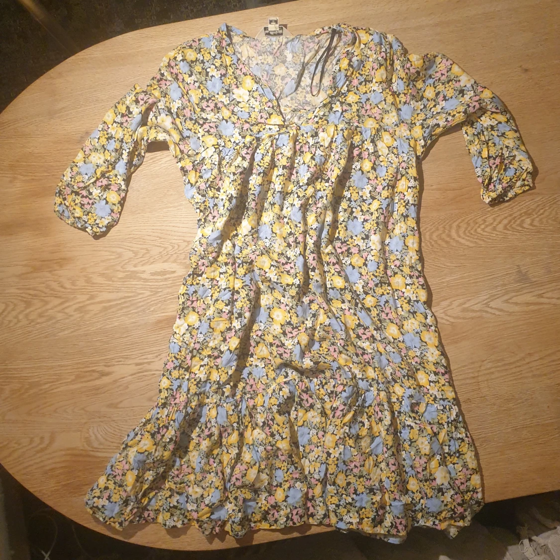 Blommig sommarklänning - 90