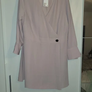 Kavaj klänning - Klänning aldrig andvänd