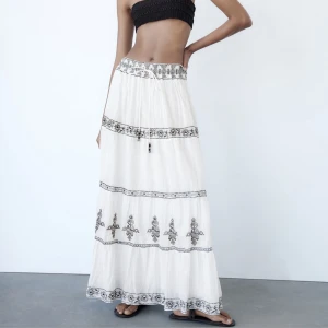 Zara långkjol - Långkjol från zara aldrig använd med prislapp kvar storlek xs Nypris: 700