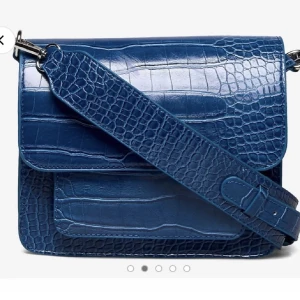 Najs väska! - Så snygg väska! Aldrig använd, köpt för 950kr