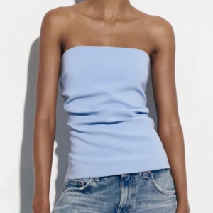 Zara topp - Slutsålt och oanvänd med prislapp kvar! Lite för liten på mig o hann inte returnera. Jättefin o skönt material. Köpt för 329kr 💙