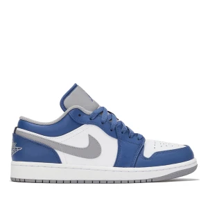 Air Jordan 1 low - Säljer dessa för 1250 dem är i storlek 42,5 och är aldrig använda säljer de för dem var för stora och dem är såklart äkta dem hete air Jordan one low true blue cement och finns på Soleplus för 2300kr