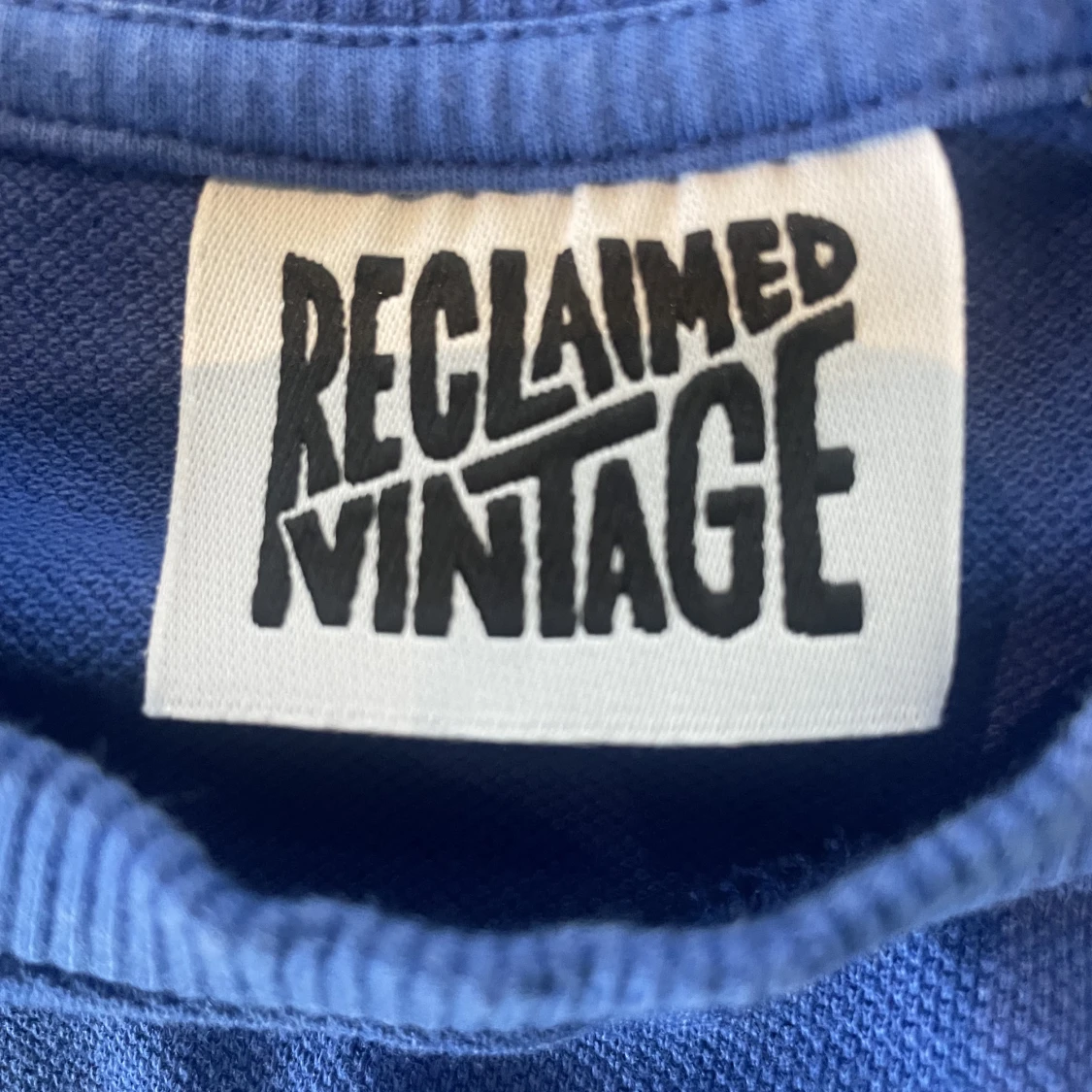 Blå tröja med grafiskt tryck - 91