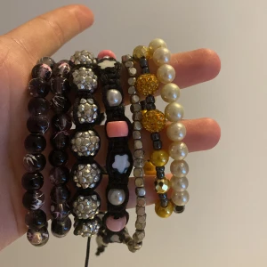 Armband - 7 st armband vissa är aldrig använda. skriv för fler frågor💕💕💕🫶🏼
