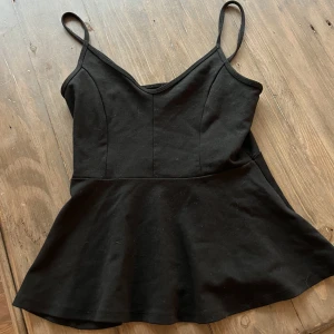 Festtopp från Gina - Snygg svart festttopp från Gina!❤️ I storlek XS