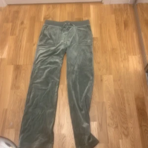 säljer gröna juicy  - säljer dessa mer då de ej används. dem är knappt använda max 6 gånger och är som i nyskick