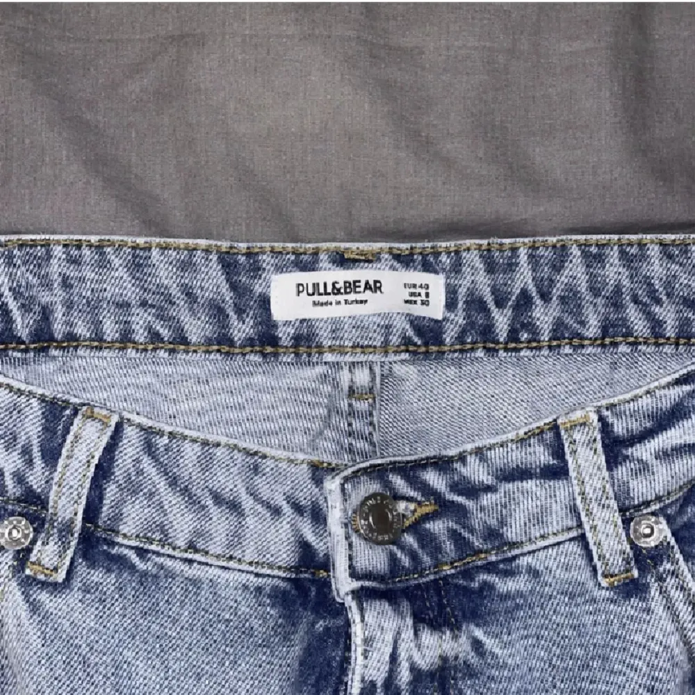 Jeans med raka ben från pull&bear. Jeans & Byxor.