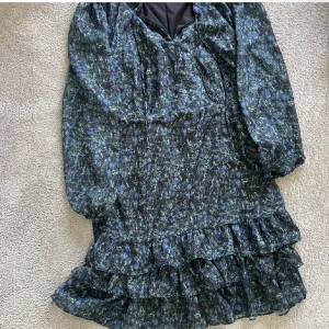 klänning  - säljer denna klänning 